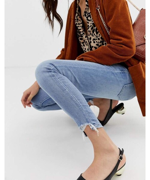 stradivarius（ストラディバリウス）の「Stradivarius skinny low waist jean in pale blue（デニムパンツ・レディース・Blue・Us 2）」の4枚目の写真
