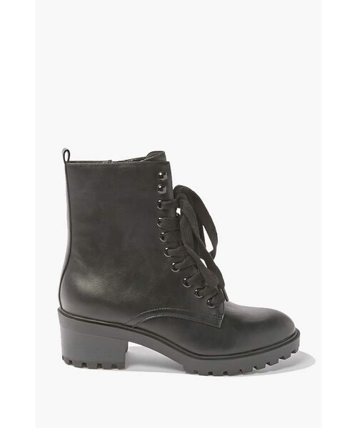 FOREVER 21(フォーエバー トゥエンティーワン)の「Forever 21 Faux Leather Lace-Up Ankle Booties(ブーツ・レディース・Black・10/5.5/6/7/7.5/8/9)」の2枚目の写真
