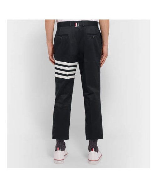 THOM BROWNE（トムブラウン）の「Thom Browne Navy Slim-Fit Cropped Striped Cotton-Twill Trousers（その他パンツ・メンズ・Blue・2/1/3）」の2枚目の写真