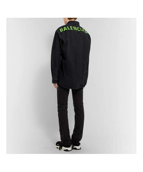 BALENCIAGA（バレンシアガ）の「Balenciaga Button-Down Collar Logo-Print Denim Shirt（シャツ/ブラウス・メンズ・Black・Eu37/Eu40/Eu39/Eu38/Eu41/Eu43）」の3枚目の写真