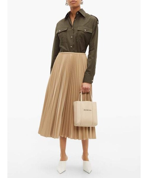 BALENCIAGA（バレンシアガ）の「Balenciaga - Everyday Xxs Grained Leather Cross Body Bag - Womens - Beige（ショルダーバッグ・レディース・Beige・One Size）」の2枚目の写真