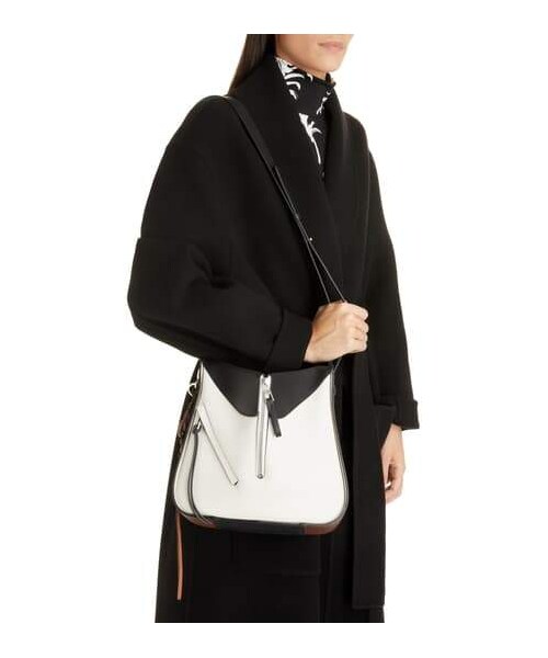 LOEWE（ロエベ）の「Loewe Small Hammock Tricolor Leather Hobo（バックパック/リュック・レディース・Brown・One Size）」の2枚目の写真