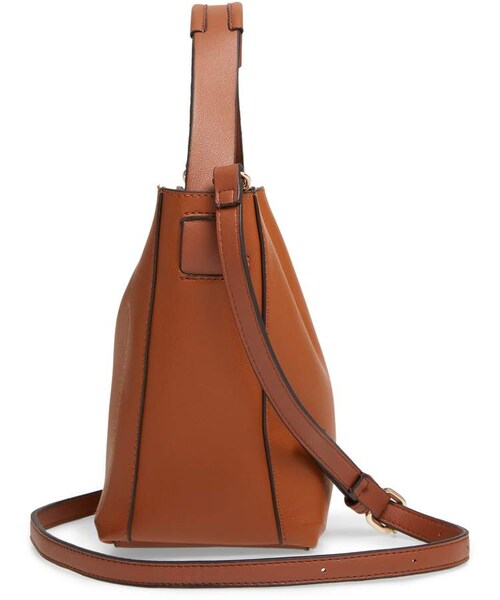 Sondra Roberts（サンドラロバート）の「Sondra Roberts Faux Leather Crossbody Bucket