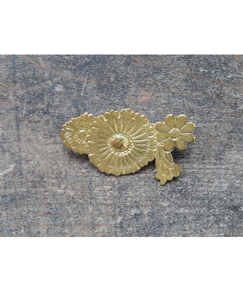 Handmade（ハンドメイド）の「西川美穂 花のブローチ・小/ 真鍮
