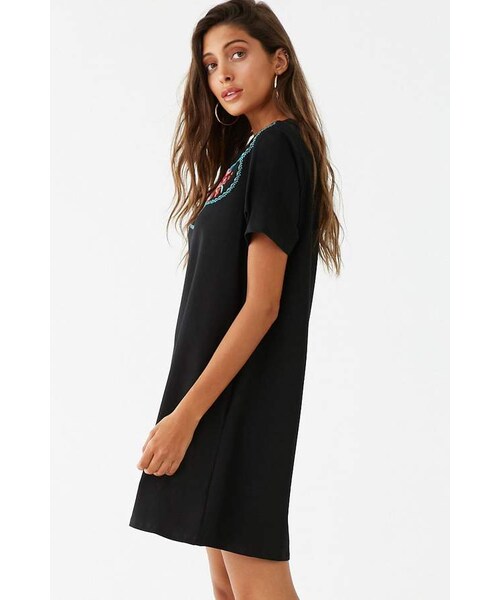FOREVER 21(フォーエバー トゥエンティーワン)の「Forever 21 Embroidered T-Shirt Dress(ワンピース・レディース・Black・Small/Medium/Large)」の2枚目の写真