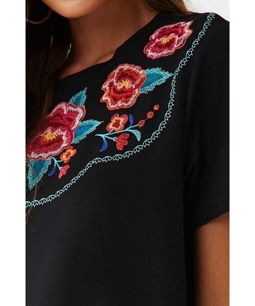 FOREVER 21(フォーエバー トゥエンティーワン)の「Forever 21 Embroidered T-Shirt Dress(ワンピース・レディース・Black・Small/Medium/Large)」の3枚目の写真