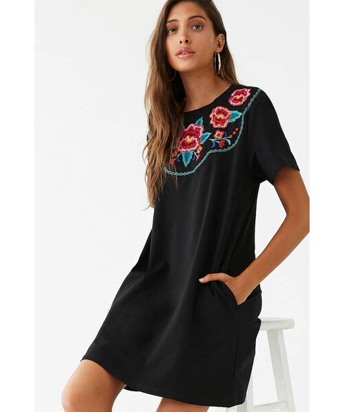 FOREVER 21(フォーエバー トゥエンティーワン)の「Forever 21 Embroidered T-Shirt Dress(ワンピース・レディース・Black・Small/Medium/Large)」の1枚目の写真