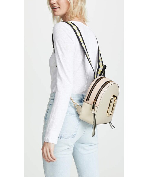 MARC JACOBS(マークジェイコブス)の「Marc Jacobs Pack Shot Marc Jacobs Backpack(バックパック/リュック・レディース・Beige・One Size)」の2枚目の写真
