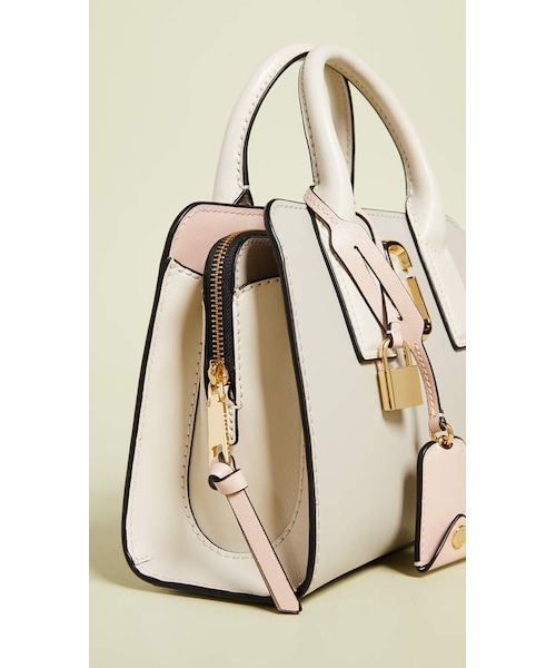 MARC JACOBS（マークジェイコブス）の「Marc Jacobs Little Big Shot Marc Jacobs Satchel（ショルダーバッグ・レディース・Beige・One Size）」の2枚目の写真