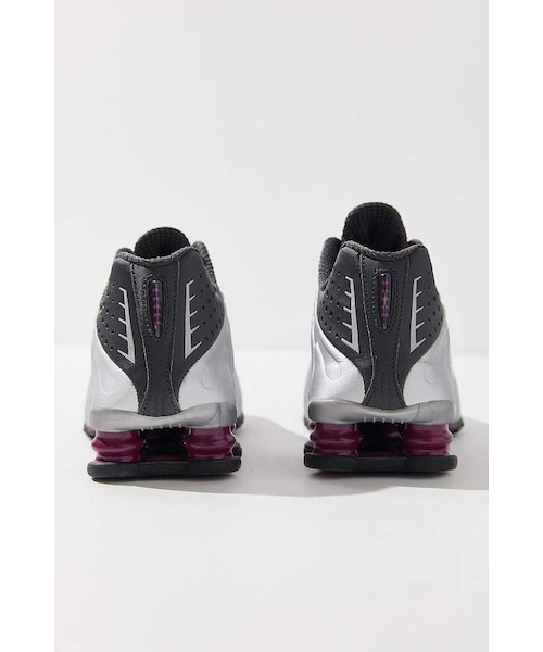 NIKE(ナイキ)の「Nike Shox R4 Sneaker(スニーカー・レディース・Black/Silver・5/6/6.5/7/7.5)」の8枚目の写真