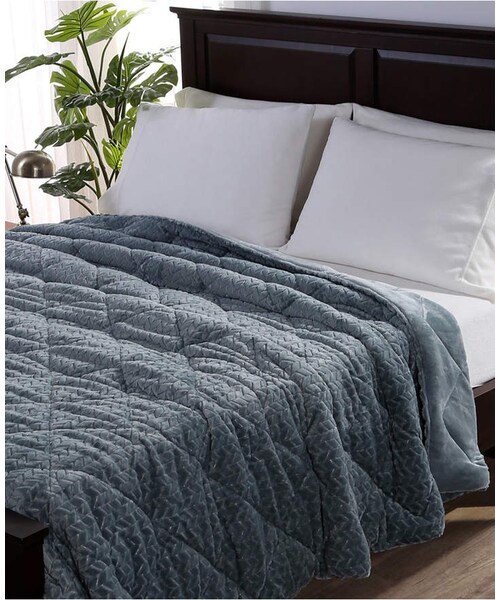 Berkshire（バークシャー）の「Berkshire Blanket & Home Co. Large Braid VelvetLoft King Comforter Bedding