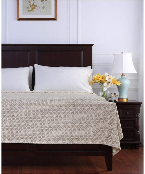 Berkshire(バークシャー)の「Berkshire Blanket & Home Co. Honeycomb Mosaic Plush Full/Queen Bed Blanket Bedding(ブランケット・Mosaic Tile Blue/Mosaic Tile Grey・Full/queen)」の2枚目の写真