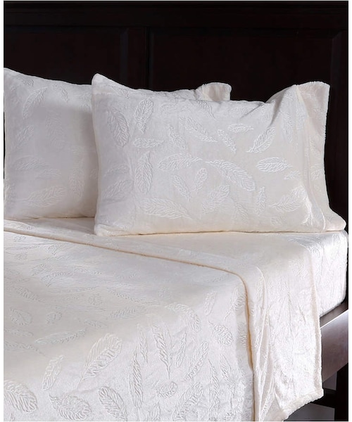 Berkshire（バークシャー）の「Berkshire Blanket & Home Co. Velvety Plush Feather