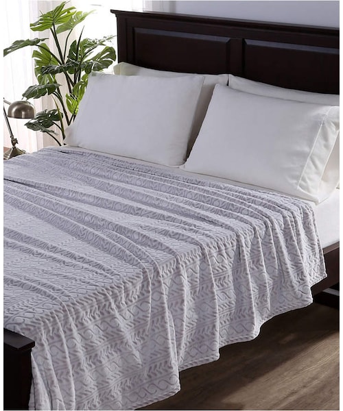 Berkshire（バークシャー）の「Berkshire Blanket & Home Co. Cozy Plush Cable Knit