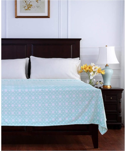 Berkshire（バークシャー）の「Berkshire Blanket & Home Co. Mosaic Plush King Bed Blanket Bedding