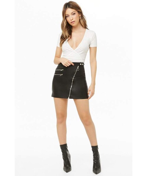 FOREVER 21(フォーエバー トゥエンティーワン)の「Forever 21 Faux Leather Mini Skirt(スカート・レディース・Black・Small)」の4枚目の写真