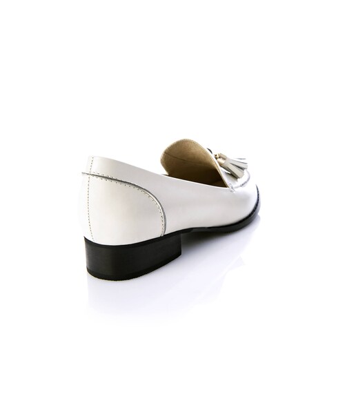 PAZZO（パッゾ）の「MIT 時尚流蘇低跟樂福鞋（シューズ・レディース・奶油白/酒紅/黑・36/37/38/39/40）」の2枚目の写真