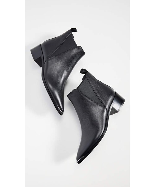 Acne Studios（アクネストゥディオズ）の「Acne Studios Jensen Grain Chelsea Booties（ブーツ・レディース・Black・35/36/37/38/39/40/41）」の3枚目の写真