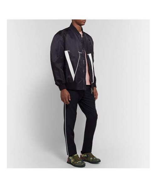 VALENTINO（ヴァレンティノ）の「Valentino Garavani Rockrunner Camouflage-Print Canvas, Leather And Suede Sneakers（スニーカー・メンズ・Green・Eu42/Eu43/Eu42.5/Eu45/Eu41.5/Eu40/Eu43.5/Eu41）」の5枚目の写真