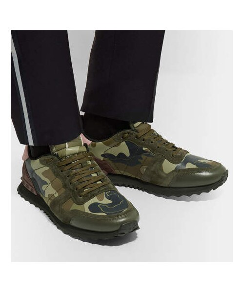 VALENTINO（ヴァレンティノ）の「Valentino Garavani Rockrunner Camouflage-Print Canvas, Leather And Suede Sneakers（スニーカー・メンズ・Green・Eu42/Eu43/Eu42.5/Eu45/Eu41.5/Eu40/Eu43.5/Eu41）」の2枚目の写真