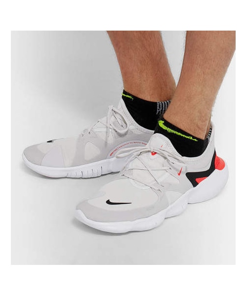 NIKE（ナイキ）の「Nike Running Free Rn 5.0 Mesh And Faux Suede Running Sneakers（スニーカー・メンズ・White・Us9/Us11/Us9.5/Us10/Us11.5/Us10.5/Us12/Us13/Us7/Us7.5/Us8）」の4枚目の写真