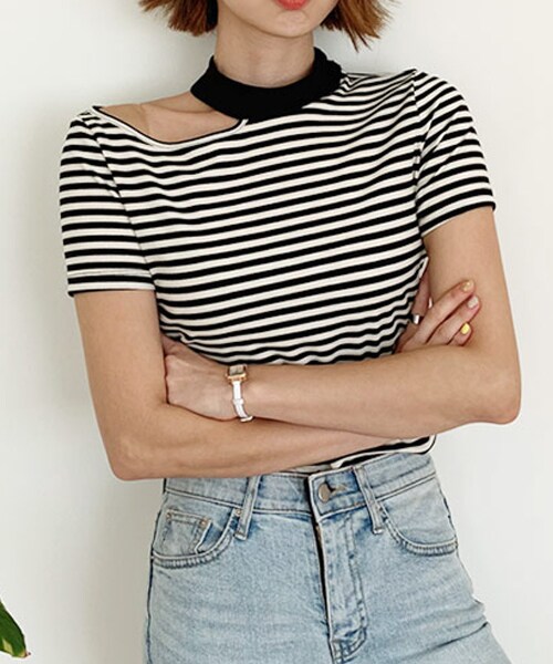 DHOLIC(ディーホリック)の「2TYPEショルダーカットTシャツ(Tシャツ/カットソー・レディース・その他/ホワイト/ブラック・FREE)」の1枚目の写真