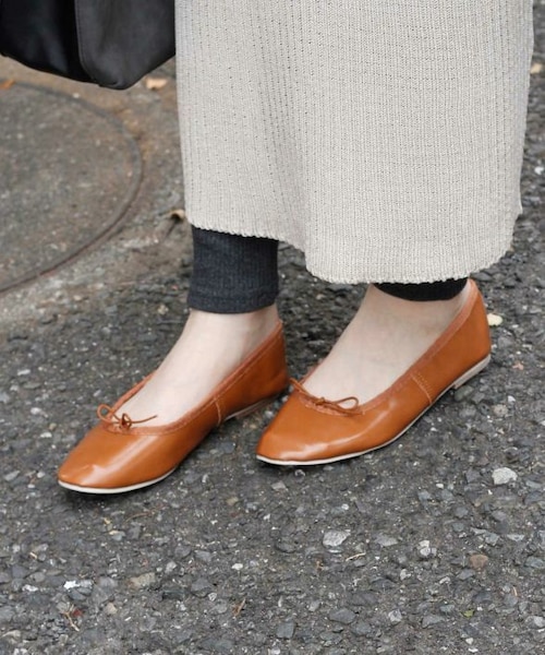 Crisp（クリスプ）の「フラットシューズ（パンプス・レディース・ベージュ/ブラック/キャメル・36/37）」の3枚目の写真