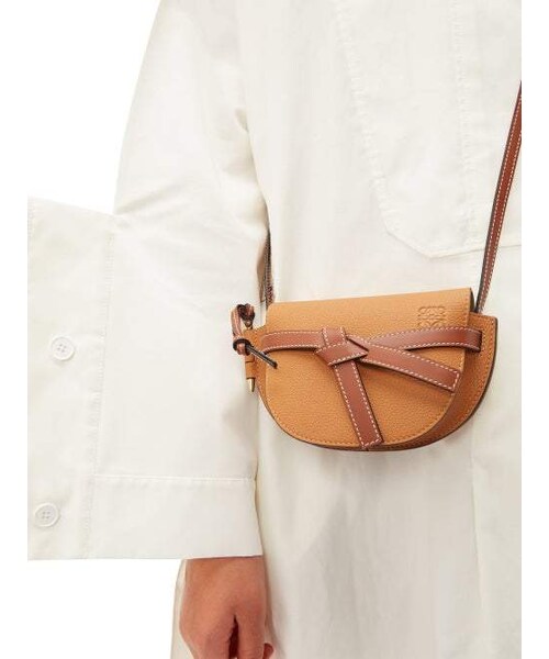 LOEWE(ロエベ)の「Loewe - Gate Mini Grained Leather Cross Body Bag - Womens - Tan Multi(ショルダーバッグ・レディース・Brown・One Size)」の5枚目の写真