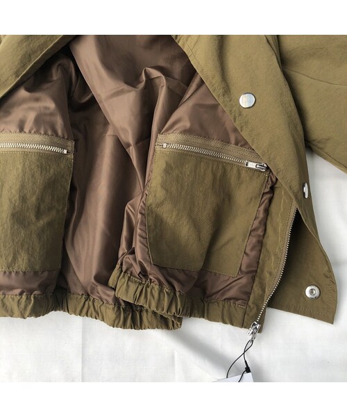 cache cache（カシュ カシュ）の「ARCH&LINE NYLON FIELD JACKET (カーキ)SIZE1（145～155）（マウンテンパーカー・キッズ・その他）」の4枚目の写真