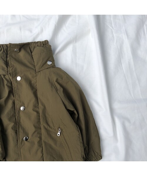 cache cache（カシュ カシュ）の「ARCH&LINE NYLON FIELD JACKET (カーキ)SIZE1（145～155）（マウンテンパーカー・キッズ・その他）」の5枚目の写真