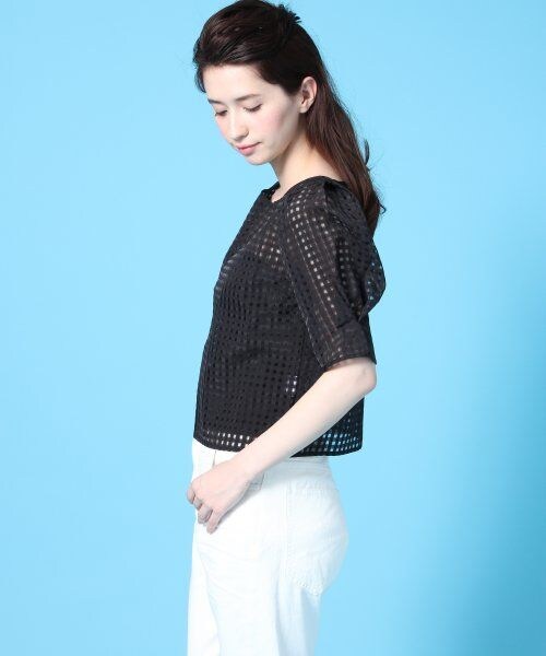 JEANASIS（ジーナシス）の「シアーチェックシャツプルオーバーSS（トップス・レディース・オフホワイト/ブラック/ネイビー・FREE）」の4枚目の写真