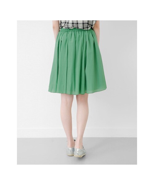 URBAN RESEARCH(アーバンリサーチ)の「トリアセローンギャザースカート(スカート・レディース・WHITE/BLACK/GREEN・FREE)」の13枚目の写真