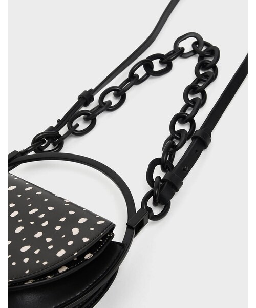 CHARLES & KEITH（チャールズ & キース）の「Zebra Print Circle Clutch（バッグ・レディース・Multi/Black/Burgundy/Pink/Tan/Yellow・S）」の4枚目の写真