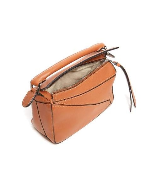 LOEWE（ロエベ）の「Loewe - Puzzle Mini Grained Leather Cross Body Bag - Womens - Tan（ショルダーバッグ・レディース・Brown・One Size）」の5枚目の写真