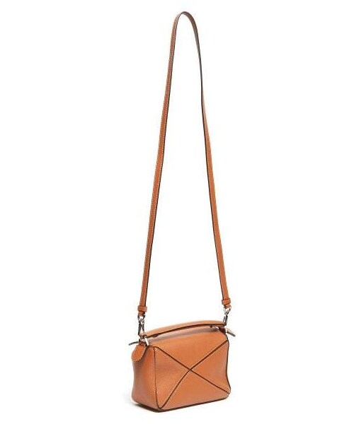 LOEWE（ロエベ）の「Loewe - Puzzle Mini Grained Leather Cross Body Bag - Womens - Tan（ショルダーバッグ・レディース・Brown・One Size）」の3枚目の写真
