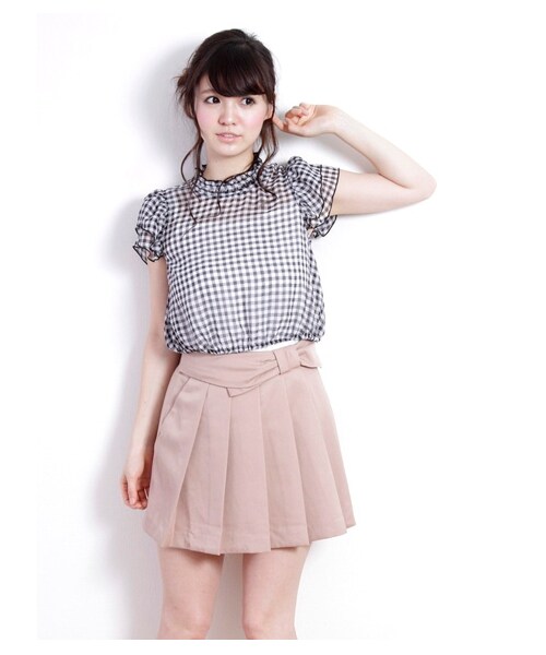 earth music&ecology(アースミュージックアンドエコロジー)の「ハイネックギンガム楊柳シフォンブラウス(シャツ・ブラウス・レディース・ブラック/ピンクベージュ・XS/L)」の1枚目の写真