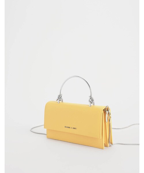 CHARLES & KEITH(チャールズ & キース)の「Demi Metal Top Handle Long Wallet(バッグ・レディース・Black/Red/Yellow/Grey・XS)」の2枚目の写真