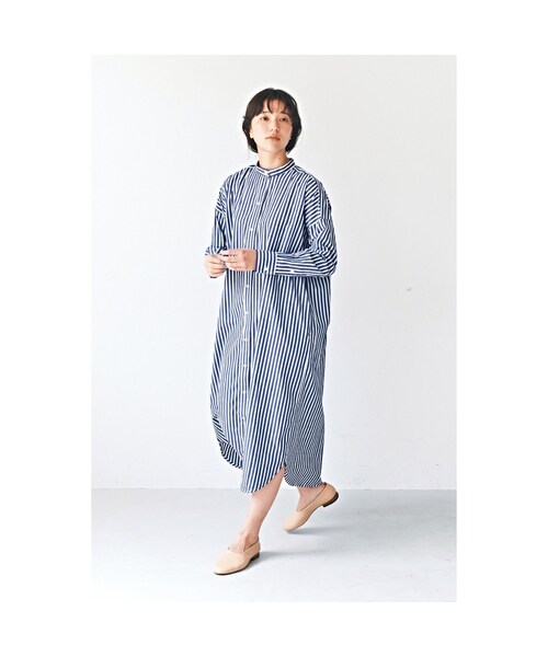 avecmoi(アヴェクモワ)の「アヴェクモワ シャツワンピース〈白×紺〉(レディースファッション > ワンピース・チュニック > ワンピース・レディース・ホワイト・(身幅63/総丈120cm)/(身幅66/総丈120cm)/(身幅60/総丈120cm)/(身幅57/総丈120cm))」の6枚目の写真