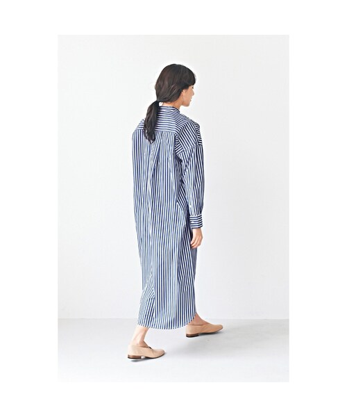 avecmoi(アヴェクモワ)の「アヴェクモワ シャツワンピース〈白×紺〉(レディースファッション > ワンピース・チュニック > ワンピース・レディース・ホワイト・(身幅63/総丈120cm)/(身幅66/総丈120cm)/(身幅60/総丈120cm)/(身幅57/総丈120cm))」の8枚目の写真