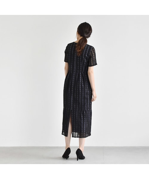 kaene（カエン）の「100488 / 刺繍マーメイドワンピース