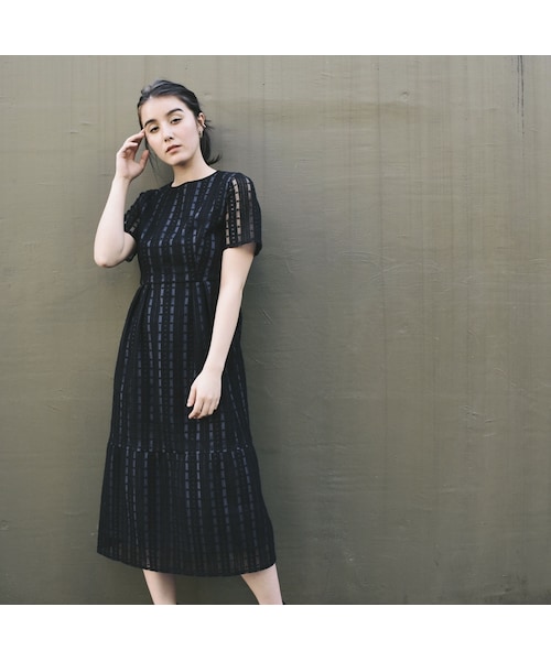 kaene（カエン）の「100488 / 刺繍マーメイドワンピース