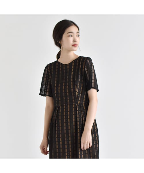 kaene（カエン）の「100488 / 刺繍マーメイドワンピース