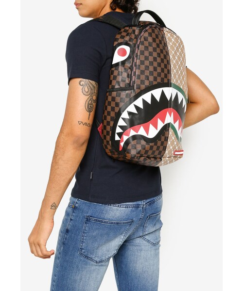 SPRAYGROUND(スプレーグラウンド)の「Paris VS Milan Shark Backpack(その他・Paris VS Milan・349.00)」の6枚目の写真
