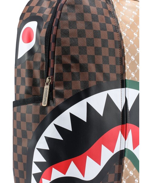 SPRAYGROUND(スプレーグラウンド)の「Paris VS Milan Shark Backpack(その他・Paris VS Milan・349.00)」の4枚目の写真