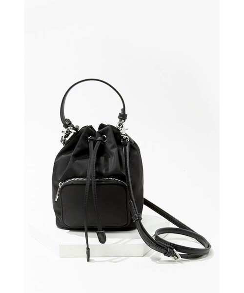 FOREVER 21(フォーエバー トゥエンティーワン)の「Forever 21 Woven Bucket Bag(ショルダーバッグ・レディース・Black/Yellow・One Size)」の1枚目の写真