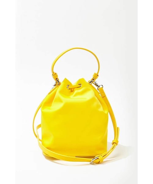 FOREVER 21(フォーエバー トゥエンティーワン)の「Forever 21 Woven Bucket Bag(ショルダーバッグ・レディース・Black/Yellow・One Size)」の3枚目の写真