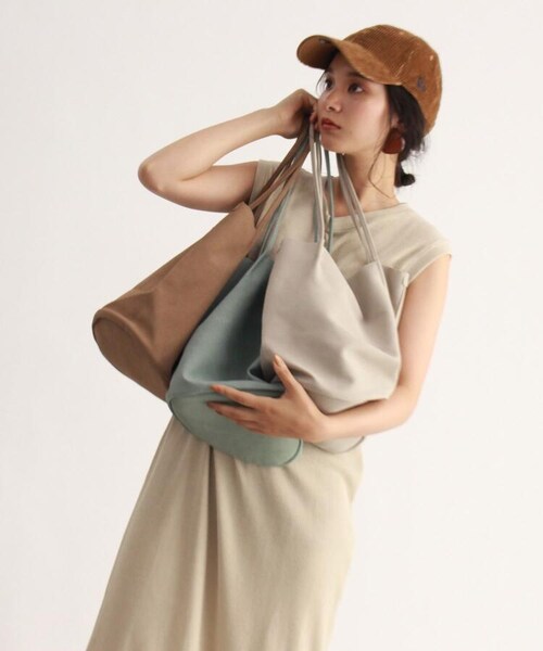 OZOC（オゾック）の「ヌバック風フェイクレザーバケツトートバッグ（バッグ・レディース・グレー(012)/ライトグリーン(021)/ベージュ(052)/ブラック(019)/ブラウン(042)/グレー(パイソン柄)(112)・00）」の18枚目の写真