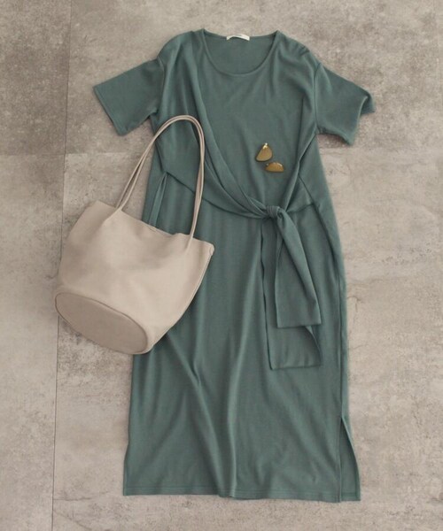 OZOC（オゾック）の「ヌバック風フェイクレザーバケツトートバッグ（バッグ・レディース・グレー(012)/ライトグリーン(021)/ベージュ(052)/ブラック(019)/ブラウン(042)/グレー(パイソン柄)(112)・00）」の16枚目の写真