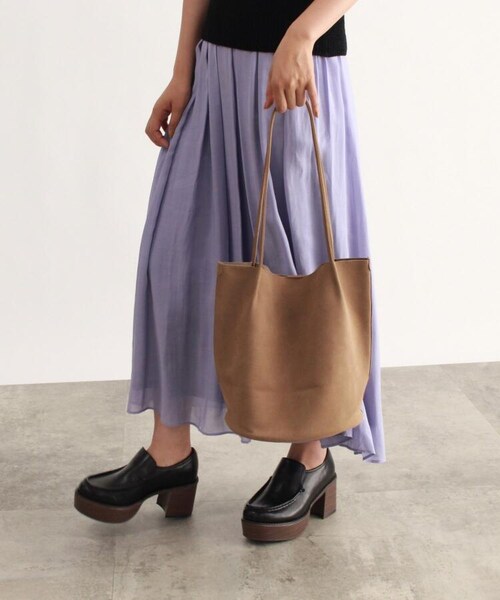 OZOC（オゾック）の「ヌバック風フェイクレザーバケツトートバッグ（バッグ・レディース・グレー(012)/ライトグリーン(021)/ベージュ(052)/ブラック(019)/ブラウン(042)/グレー(パイソン柄)(112)・00）」の3枚目の写真