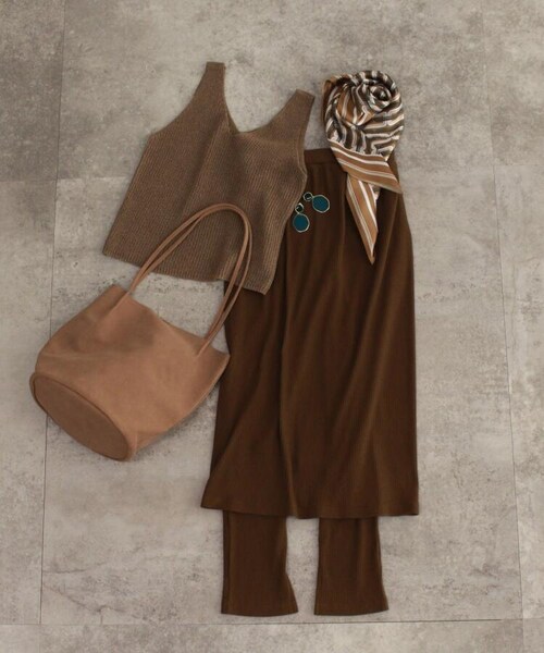 OZOC（オゾック）の「ヌバック風フェイクレザーバケツトートバッグ（バッグ・レディース・グレー(012)/ライトグリーン(021)/ベージュ(052)/ブラック(019)/ブラウン(042)/グレー(パイソン柄)(112)・00）」の17枚目の写真